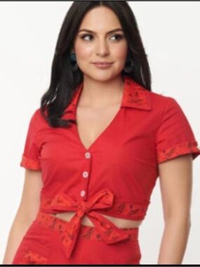 Red Tie-Front Short Sleeve Crop Top - Women